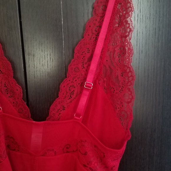 NWT MARILYN MONROE Crimson Red Deep V-neck Lace Bodysuit. - Picture 5 of 8